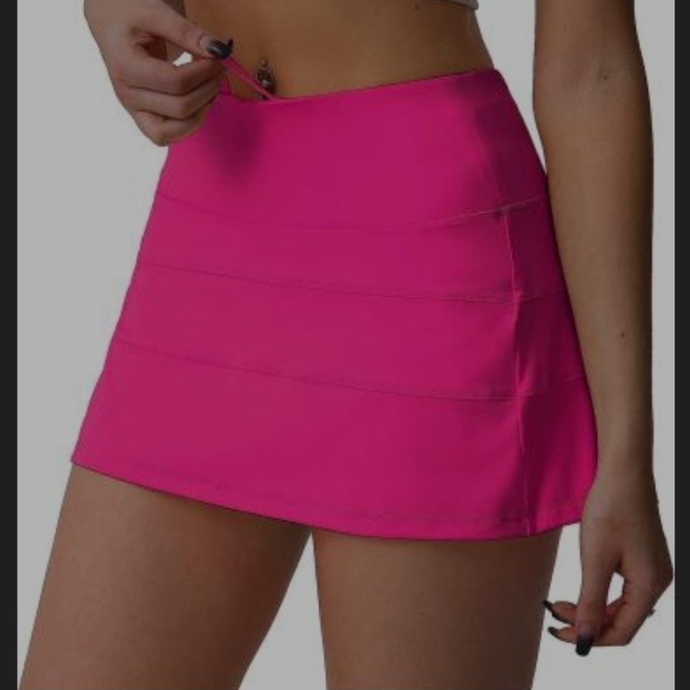 Husnainna High Waisted Pleated Tennis Skirt with Pockets. Hot Pink. Size Small.
